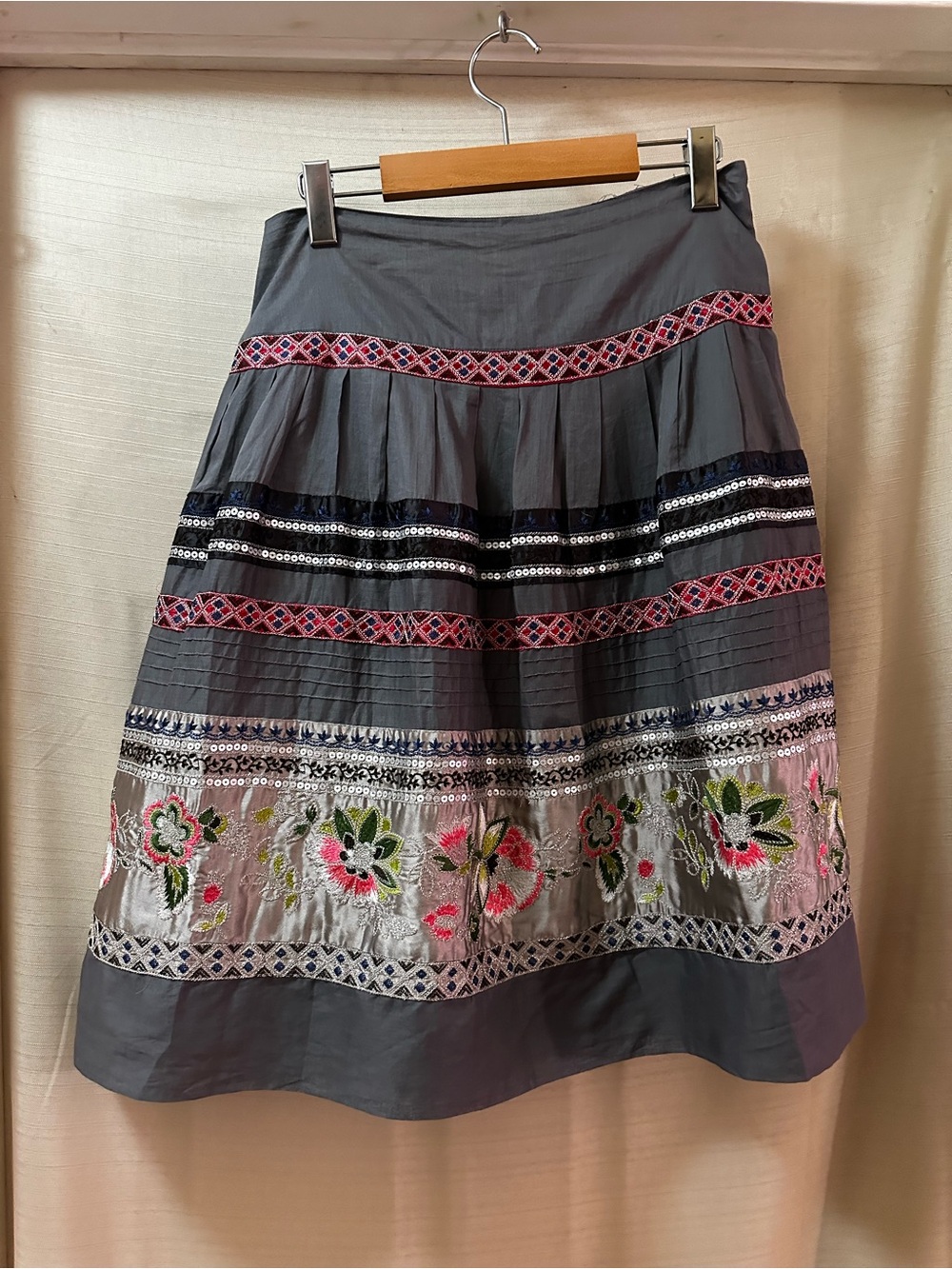 Monsoon Boho Embroidered Midi Skirt Size M Floral Sequin Pleated Festival Y2K